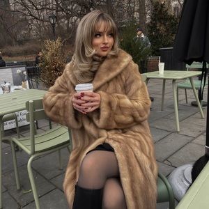 Meet your Posher, Casey